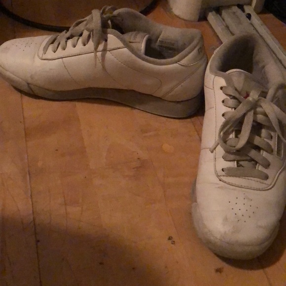 VINTAGE Reeboks - Picture 2 of 2